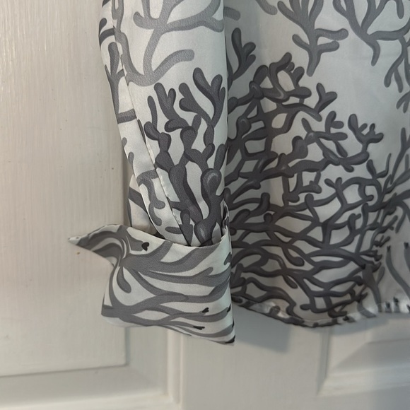 NWOT Jean-Pierre Klifa Gray & White Coral Pattern Polyester Long Sleeve Blouse - Picture 7 of 8